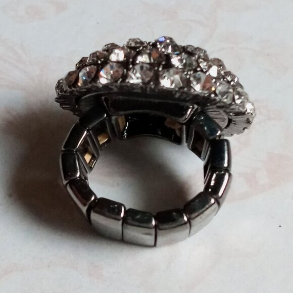 Sparkly & Beautiful Statement Stretch Vintage Dome Ring...Diva, Bling, Costume - Picture 7 of 10